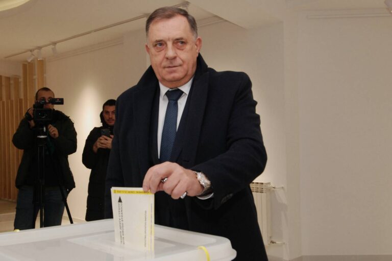 Dodik povodom poništavanja izbora nazvao srpsku članicu izborne komisije političkom prostitutkom